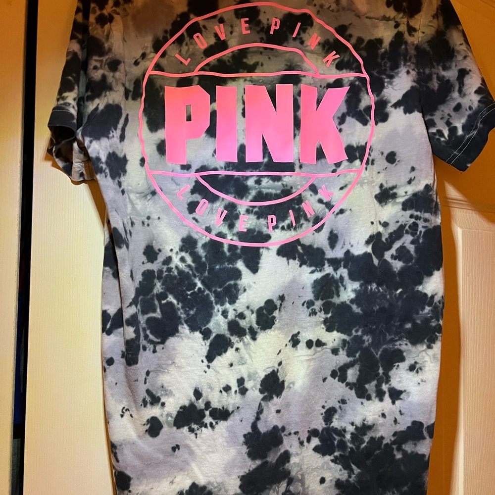 PINK Victoria's Secret Black & White Tie-Dye Pocket Tee with Pink Logo